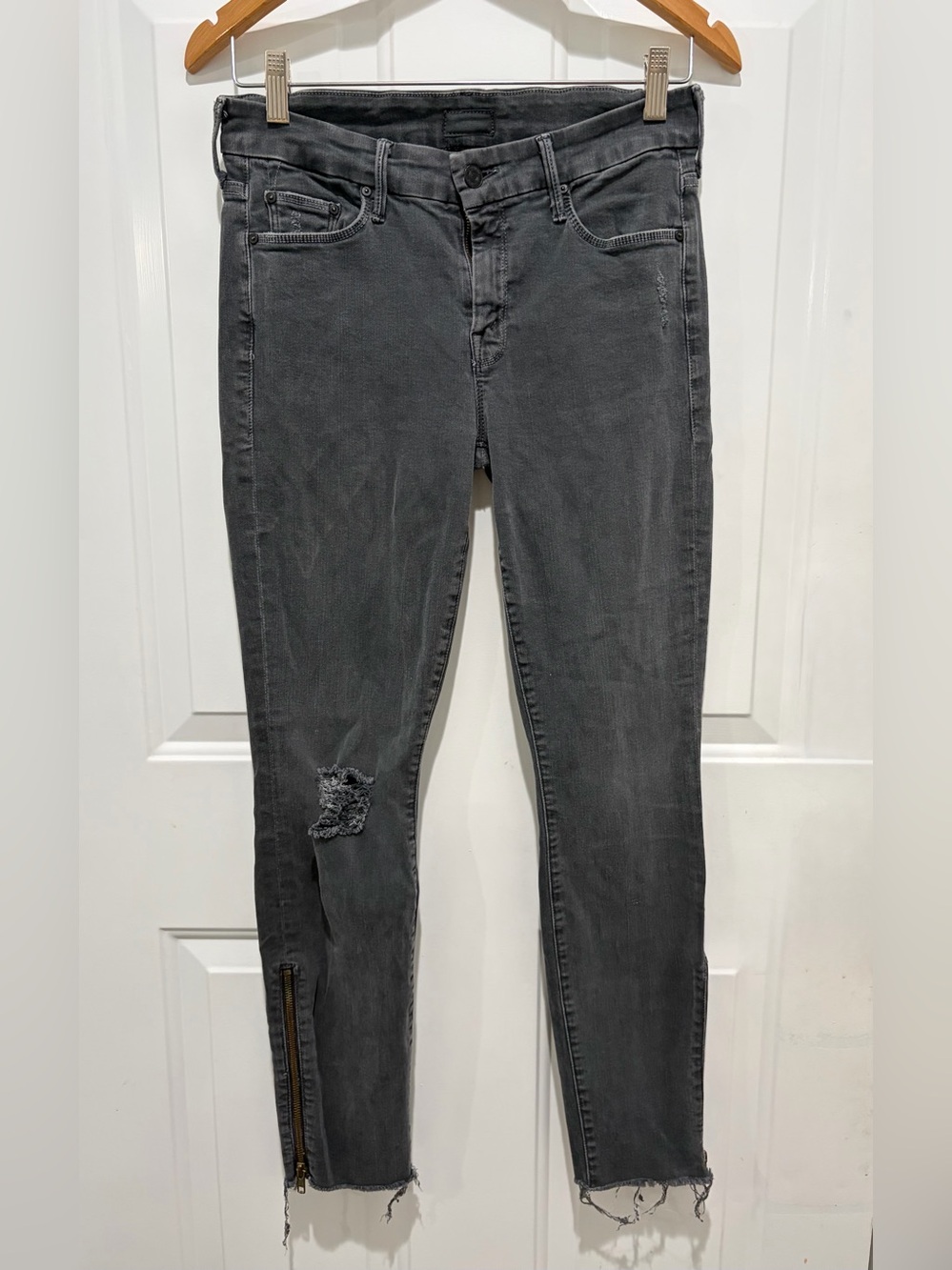MOTHER Looker Zip Fray, in Charcoal Gray, 26